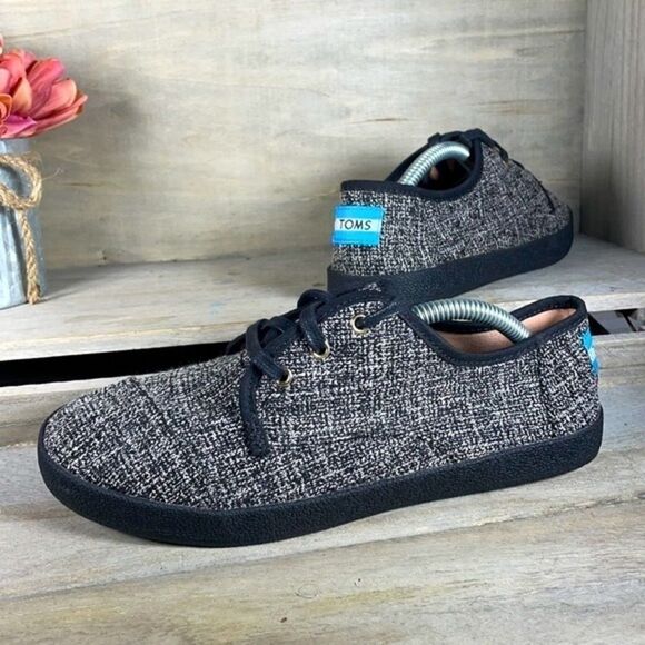 TOMS Black and White Knit Sneakers Shoes - Picture 1 of 8